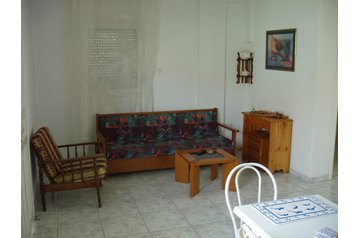 Grecia Privát Polychrono, Exterior